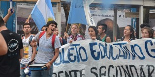 Los lápices siguen escribiendo Los lápices siguen escribiendo