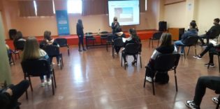 Estudiantes de Garuhapé recorrieron la FHyCS para conocer sus carreras Estudiantes de Garuhapé recorrieron la FHyCS para conocer sus carreras