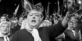 El pueblo argentino de Duelo por una de las precursoras de Madres de Plaza de Mayo El pueblo argentino de Duelo por una de las precursoras de Madres de Plaza de Mayo