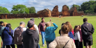 Estudiantes de Guía de Turismo realizan sus prácticas en predios Jesuíticos